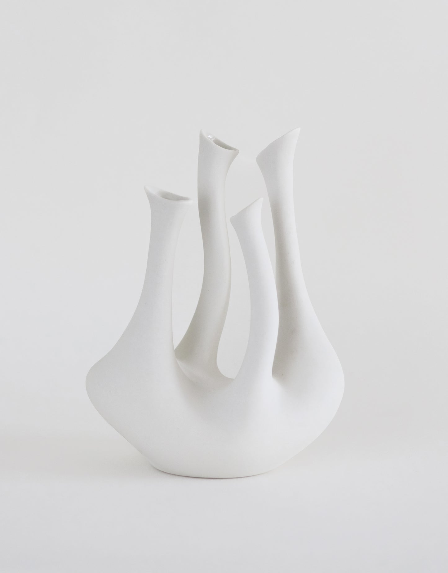 VASE DANCER