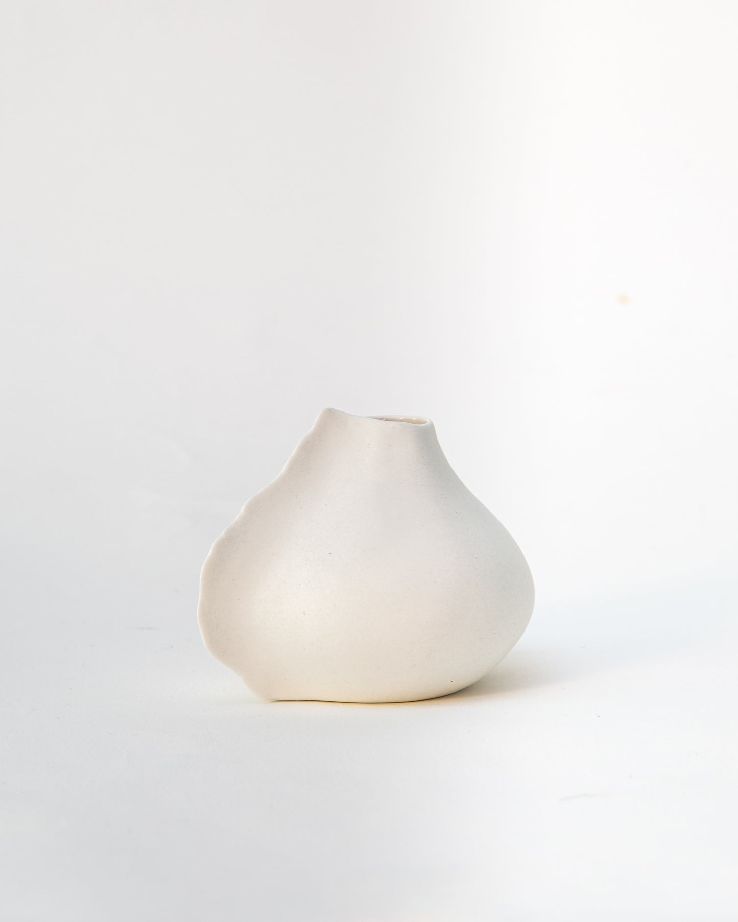 MAYANA vase, biscuit porcelain D7,5cm, H6,5cm